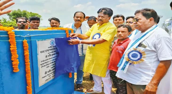 চাষের সুবিধায় পিয়ারাপুর গ্রামে ৮টি সৌরচালিত পাম্প
