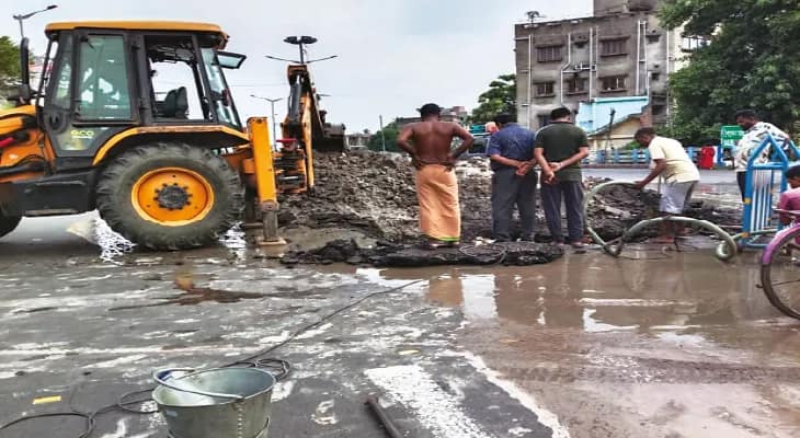 পাইপ মেরামতির জন্য ভরদুপুরে হঠাৎ জল বন্ধ হাওড়ায়, ভোগান্তি বাসিন্দাদের