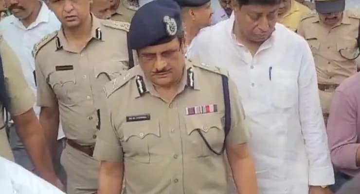 খিদিরপুর অগ্নিকাণ্ডের ঘটনাস্থল পরিদর্শনে কলকাতার পুলিস কমিশনার মনোজ কুমার ভার্মা