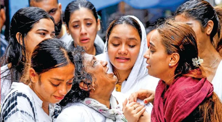 কবে শনাক্ত হবে দেহ? অপেক্ষার  প্রহর গুনছেন নিহতদের আত্মীয়রা, শনাক্ত ১১৯, হস্তান্তর ৭৬ দেহ