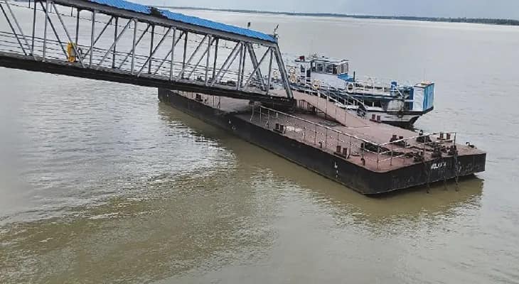 বাইক নিয়ে লঞ্চে নদী পারাপারে এক পিঠে ভাড়া ১১২ টাকা! সমস্যায় মানুষ
