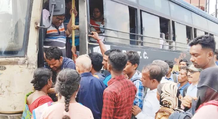বাস ধর্মঘটের জেরে চরম দুর্ভোগ আরামবাগে, বৈঠকে মিলল সমাধানসূত্র, আজ থেকে রাস্তায় বাস
