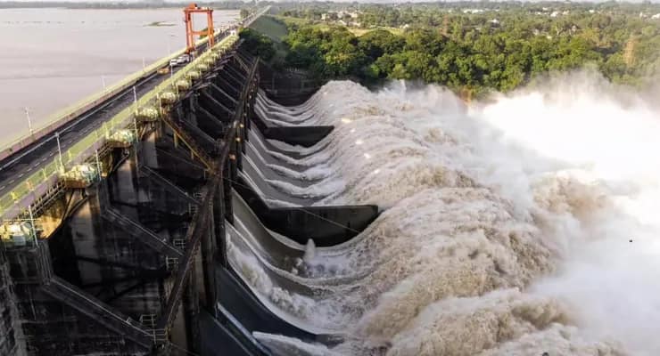 আচমকা ডিভিসির ছাড়া জলে দামোদরে ভাসল বহু জাল, ক্ষতিতে  মৎস্যজীবীরা