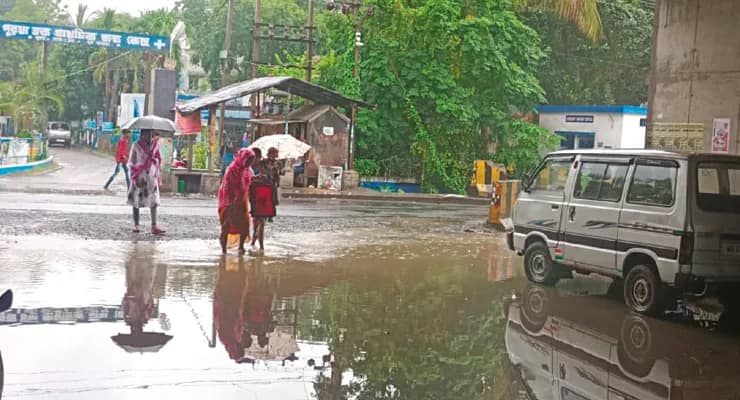 পুরষায় স্বাস্থ্যকেন্দ্রের সামনে আন্ডারপাসে জল, দুর্ভোগ