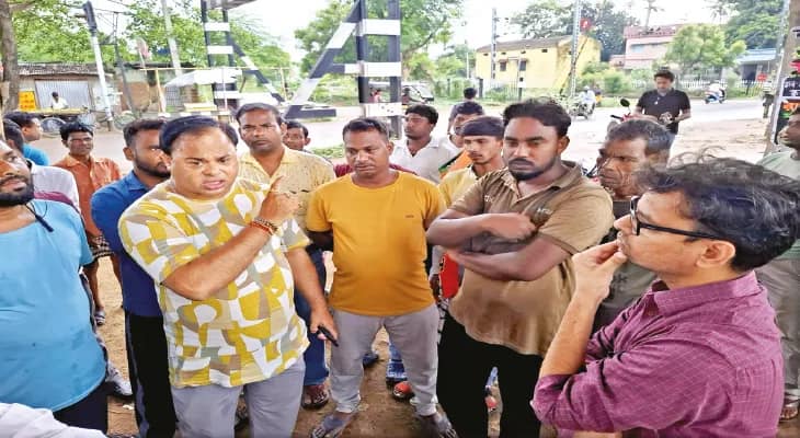 হাটজনবাজারে ওভারব্রিজের কাজে টালবাহানা করছে রেল
