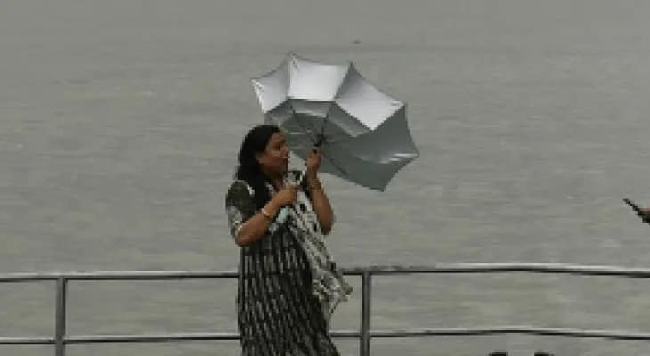 দক্ষিণবঙ্গ জুড়ে প্রবল বৃষ্টির সম্ভাবনা,  লাল সতর্কতা একাধিক জেলার জন্য