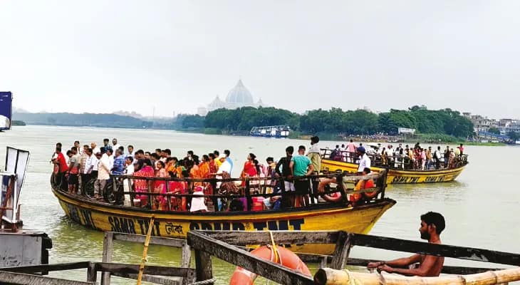 নবদ্বীপ-মায়াপুর ফেরিঘাটের যাত্রীদের নৌকায় শেডের দাবি