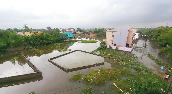 শহরের একাধিক এলাকা জলমগ্ন, ক্ষোভের মুখে পুরসভার চেয়ারম্যান