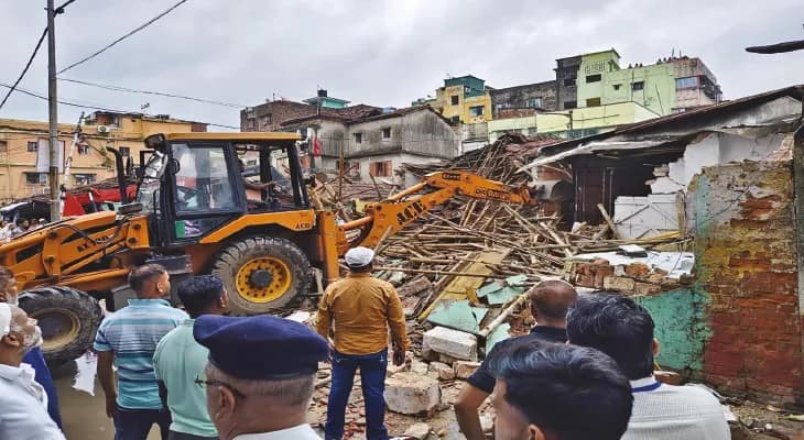 বেলগাছিয়ায় বেদখল সরকারি জমি হাতে  এল পুরসভার, ভাঙা হল বেআইনি নির্মাণ