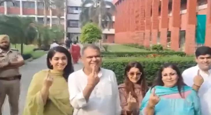 লুধিয়ানা পশ্চিম বিধানসভার উপ নির্বাচন: ভোট দিলেন আপ প্রার্থী সঞ্জীব আরোরা