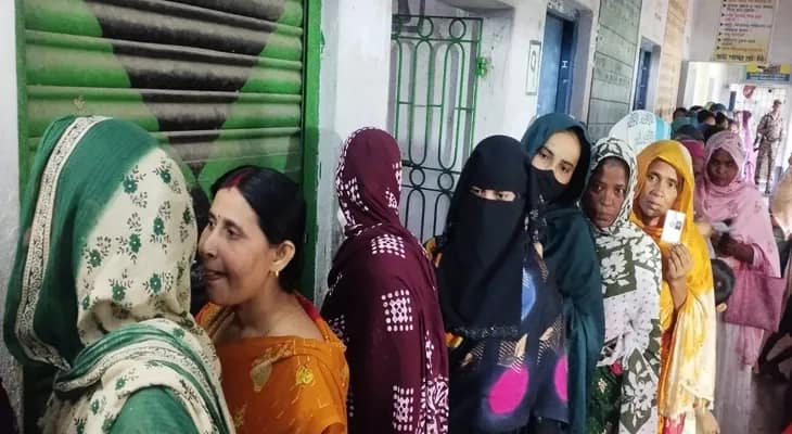 কালীগঞ্জ বিধানসভার উপ নির্বাচন: হাটগাছা পঞ্চায়েতের ২০৯ নম্বর বুথে মহিলাদের লম্বা লাইন, কোনও এজেন্ট দিতে পারেনি বিজেপি