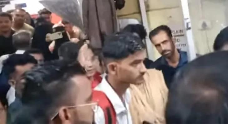 আদ্রা স্টেশনে পৌঁছে সুবর্ণরেখা এক্সপ্রেস বাতিলের ঘোষণা! বিক্ষোভ