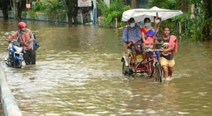 গুজরাতে বন্যায় মৃত্যু ৭ জনের, ব্যাপক দুর্যোগের শঙ্কায় কমলা সতর্কতা মুম্বইতে