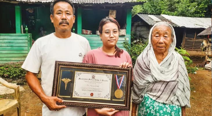 অটল চা বাগানের শ্রমিককন্যা ঘরে ফিরলেন ডাক্তার হয়ে