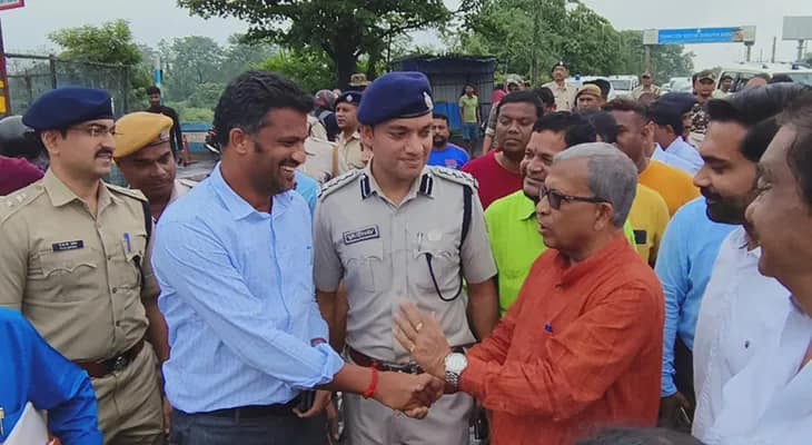 দুর্গাপুর ব্যারেজ পরিদর্শনে এলেন রাজ্যের সেচমন্ত্রী মানস ভুঁইয়া