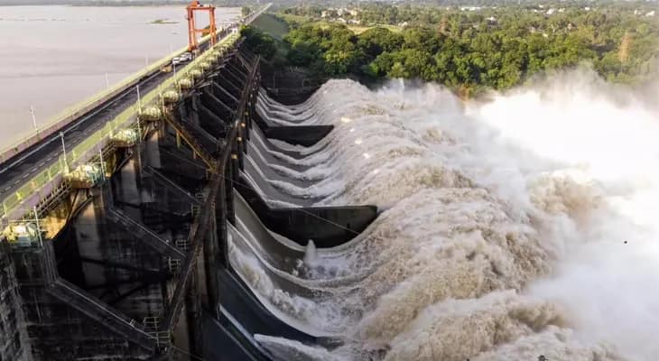বিপুল জল ছেড়েছে তেনুঘাট, পরিমাণ বাড়াচ্ছে পাঞ্চেতও