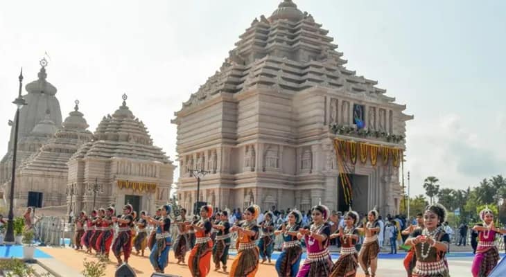 আজ থেকে জগন্নাথ মন্দিরের প্রসাদ বিলি