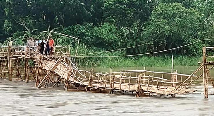 বন্যা পরিস্থিতির মধ্যেই জল ছাড়ল ডিভিসি, ভাসছে দক্ষিণবঙ্গের বহু এলাকা, জরুরি বৈঠকে মমতা