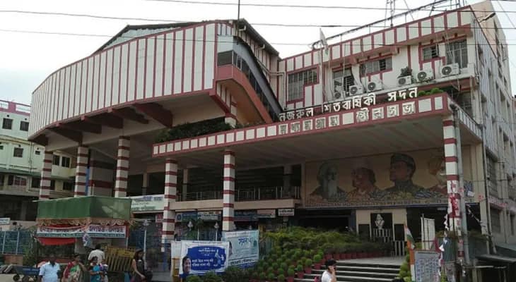 খাল দখল করে নির্মাণ, কাজ বন্ধ  করার নির্দেশ মধ্যমগ্রাম পুরসভার