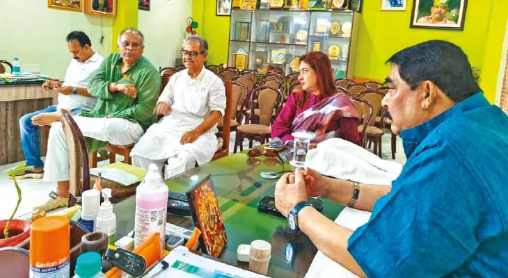 অনুব্রত ও কাজলের উপস্থিতিতে তৃণমূলের জেলা কোর কমিটির বৈঠক