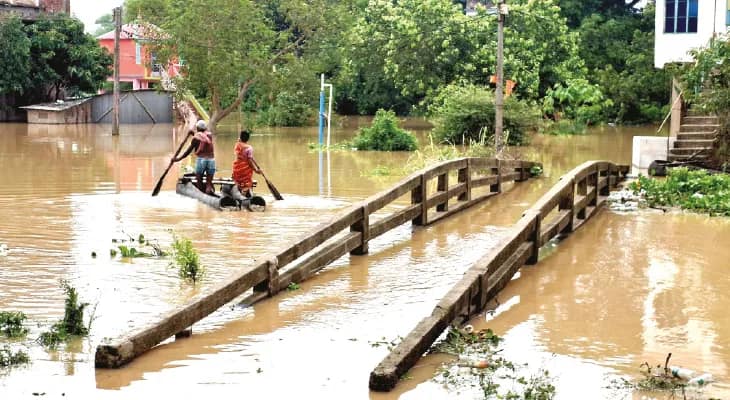 বন্যা পরিস্থিতির আশঙ্কায় আরামবাগে বৈঠক, সতর্ক থাকার নির্দেশ দিলেন মন্ত্রী