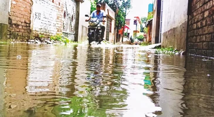ক’দিনের বৃষ্টিতে বেহাল কৃষ্ণনগরের রাস্তাঘাট