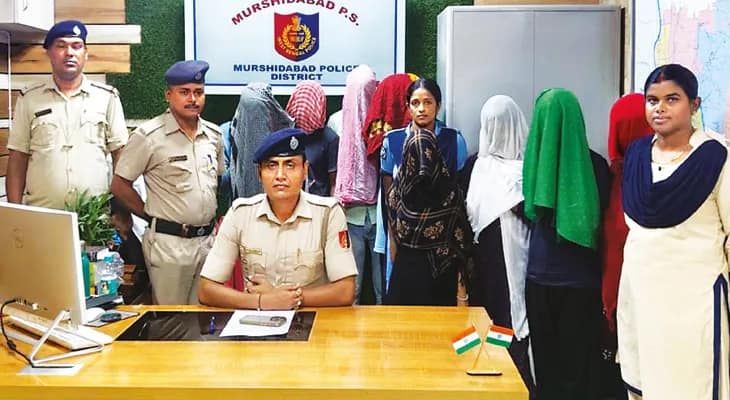লালবাগে হোটেলের পর এবার বাড়িতে মধুচক্রের আসর, ধৃত ৪