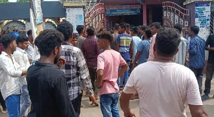রঘুনাথগঞ্জে বেসরকারি হাসপাতালে প্রসূতির মৃত্যু ঘিরে বিক্ষোভ-উত্তেজনা