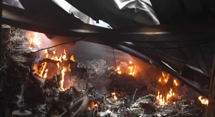 বারাসতের গোডাউনে পুড়ে ছাই কোটি কোটি টাকার পণ্য