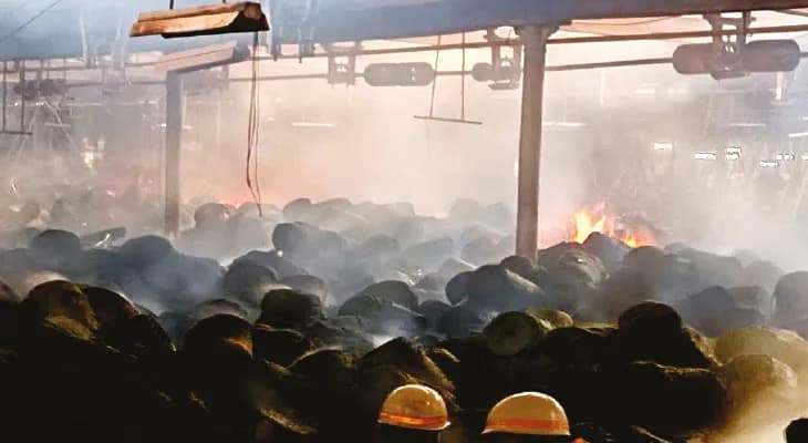 প্রেমচাঁদ জুটমিলে বিধ্বংসী আগুন কোটি টাকার সামগ্রী পুড়ে ছাই