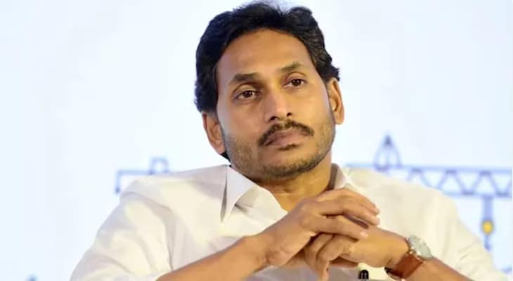 গাড়ির চাকায় পিষ্ট হয়ে দলীয় কর্মীর মৃত্যু! অন্ধ্রপ্রদেশের প্রাক্তন মুখ্যমন্ত্রী জগন্মোহন রেড্ডি সহ ছ’জনের বিরুদ্ধে মামলা দায়ের পুলিসের