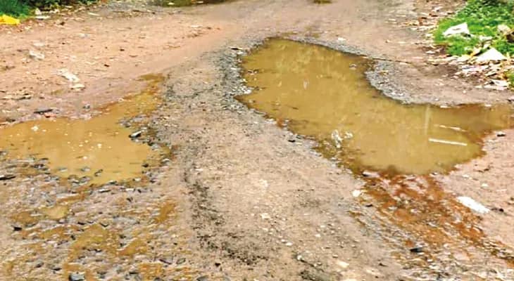 নিকাশি বেহাল, বিনপুরের যশপুরে অবরোধ