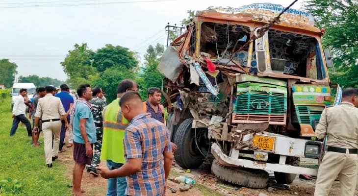 বেলদা জাতীয় সড়কে দু’টি লরির ধাক্কায় মৃত্যু এক লরি চালকের