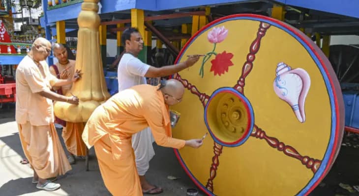 কলকাতার রথে কিউআর কোড! স্ক্যান করে জানা যাবে রথের অবস্থান, প্রযুক্তির আমদানি ইসকনের