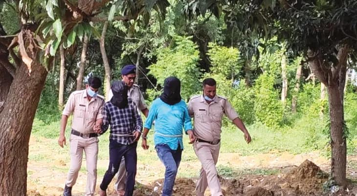 পরকীয়ার জেরে মদের আসরে খুন, গ্রেপ্তার ২