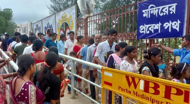 দীঘার জগন্নাথ মন্দিরে  প্রবেশের জন্য ভক্তদের লাইন