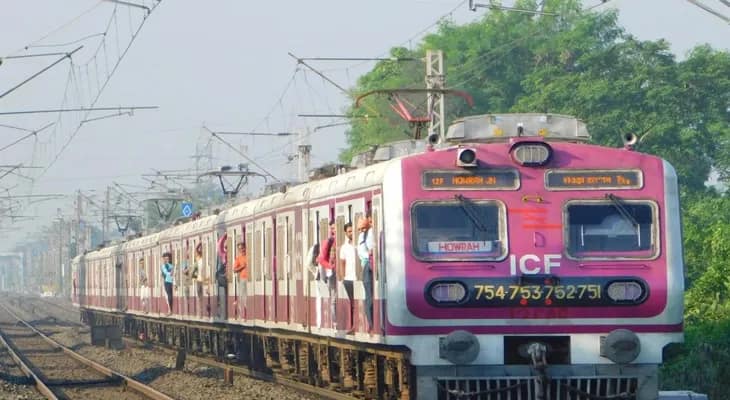 সকাল ৭টায় পাঁশকুড়া-দীঘাগামী স্পেশালে ভিড়, চালু রাখার দাবি