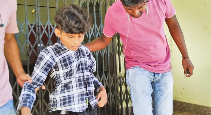 ভরদুপুরে শিক্ষাভবন চত্বরে মাদকাসক্তদের তাণ্ডব, আক্রান্ত মহিলা কর্মী, ধৃত অভিযুক্ত