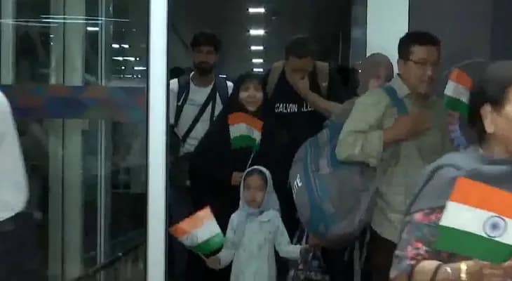 অপারেশন সিন্ধু: ইরানের মাসহাদ থেকে নয়াদিল্লিতে পৌঁছলেন ২৭২ জন ভারতীয় ও তিনজন নেপালের নাগরিক