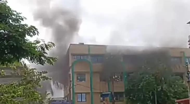 পূর্ব মেদিনীপুরের এগরার সারদা শশীভূষণ মহাবিদ্যালয়ে কেমিস্ট্রি ল্যাবে অগ্নিকাণ্ড, ঘটনাস্থলে দমকল ও পুলিস