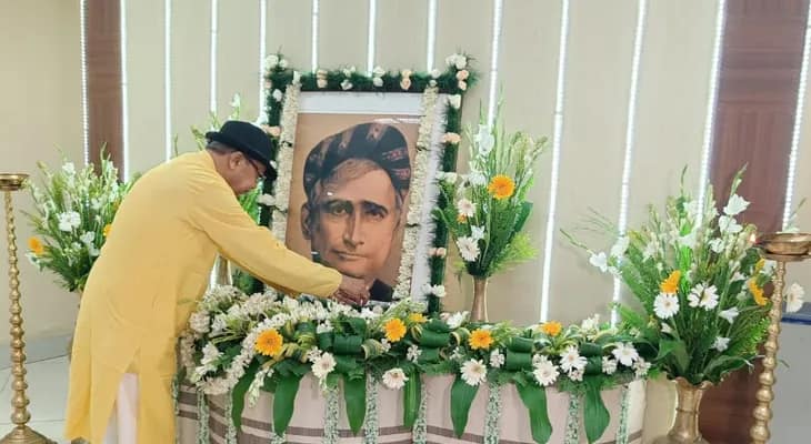 সাহিত্য সম্রাট বঙ্কিমচন্দ্র চট্টোপাধ্যায়ের জন্মবার্ষিকীতে নবান্নে শ্রদ্ধা জানাচ্ছেন রাজ্যের মন্ত্রী অরূপ রায়