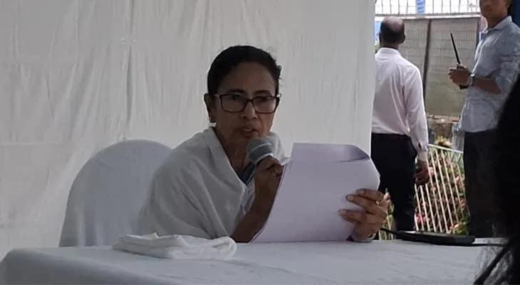 নির্বাচিত সরকার ক্রীতদাস নয়: মুখ্যমন্ত্রী