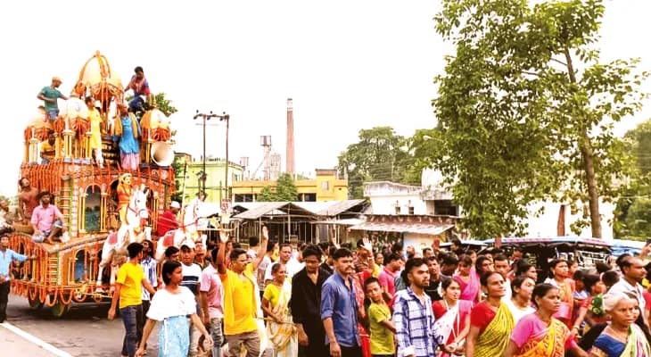 মাসির বাড়ি না গিয়ে মন্দিরে ফিরে আসেন জগন্নাথ, বলরাম ও সুভদ্রা, বালুরঘাটের বোয়ালদার গ্রামে উন্মাদনা তুঙ্গে