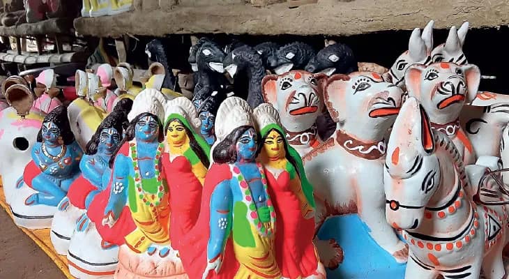 প্লাস্টিকের খেলনা রমরমা, রথে মাটির পুতুলেই বাজিমাত দাঁইহাটের মৃৎশিল্পীদের