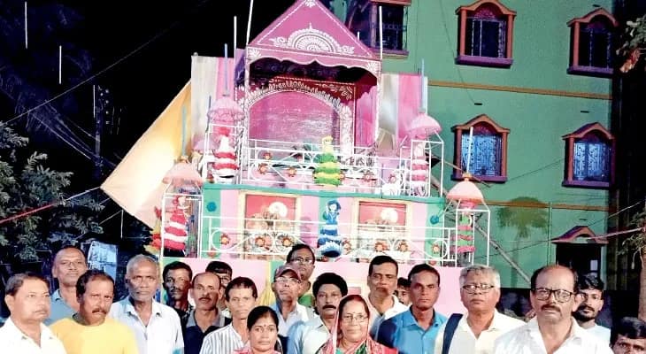 হাতিবেড়িয়া পশ্চিমপল্লি রথ ও লক্ষ্মী পুজোর আনন্দে মেতেছেন বাসিন্দারা