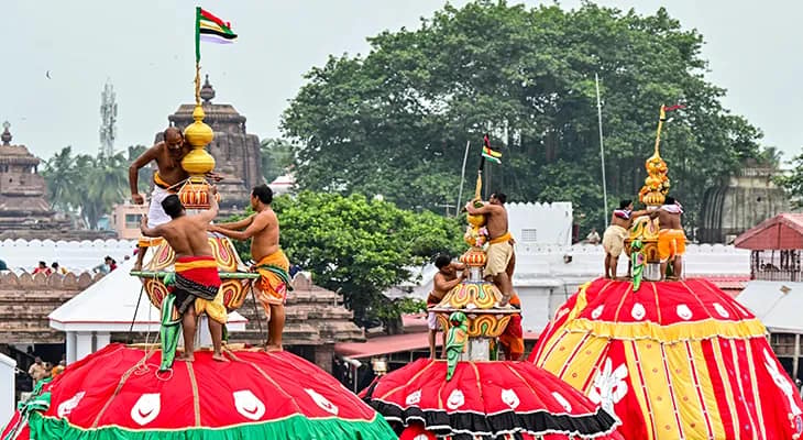 লাখো ভক্তের ভিড়, রথযাত্রায় ভক্তির জোয়ারে ভাসছে পুরী