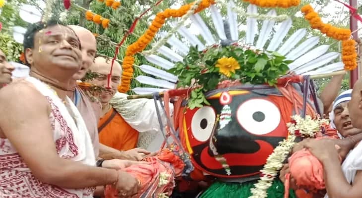 দেখুন ভিডিও: দীঘায় রথে ওঠার পর আরতি চলছে জগন্নাথের