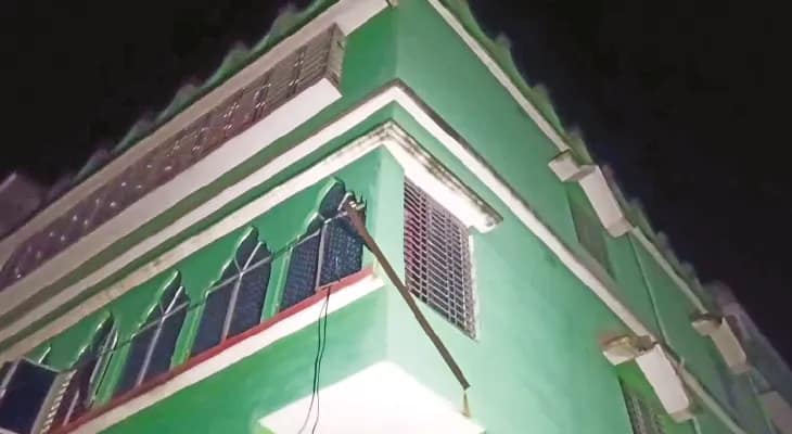 ভাড়া বাড়িতে মধুচক্র চালানোর  অভিযোগ, উত্তেজনা দেগঙ্গায়