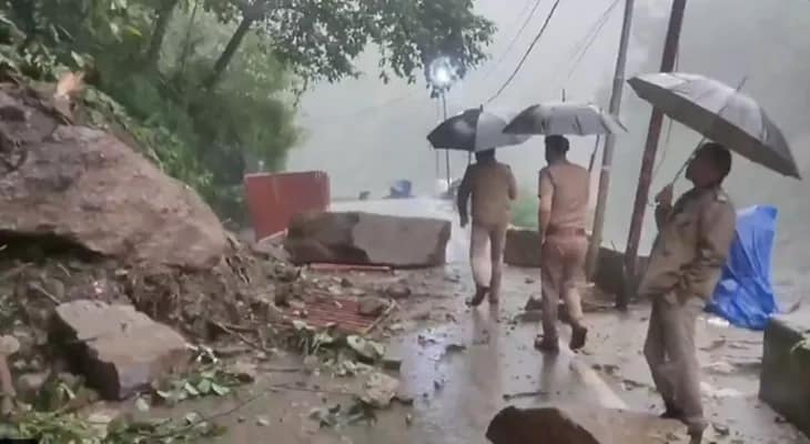 বৃষ্টির জেরে শোনপ্রয়াগে একাধিক জায়গায় ধস, রাস্তা পুনরায় চালু করার কাজ চালাচ্ছে পুলিস