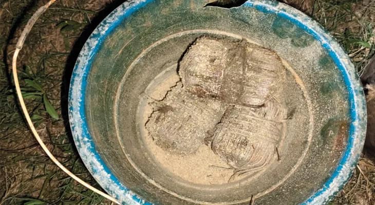 মুর্শিদাবাদের খড়গ্রাম থানার ভাতকান্দা থেকে ছ’টি তাজা বোমা উদ্ধার করল পুলিস, এলাকায় চাঞ্চল্য